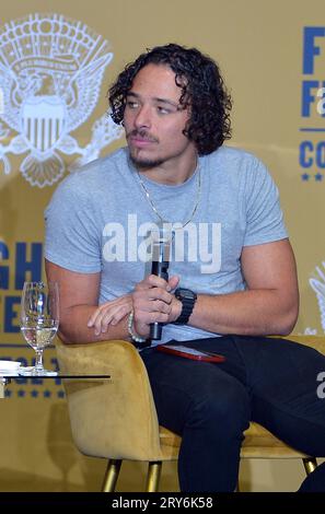 Miami, Florida, USA. September 2023 28. Schauspieler Anthony Ramos auf der Bühne während der US-Vizepräsidentin Kamala Harris besuchte die Florida International University im Rahmen ihrer „Fight for Our Freedoms“ College Tour am 28. September 2023 im Florida International University Ocean Bank Convocation Center. Quelle: Mpi10/Media Punch/Alamy Live News Stockfoto