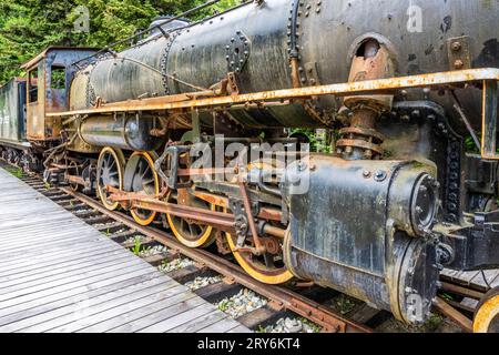 Die White Pass and Yukon Route Locomotive 195 ist eine von 11 Baldwin-2-8-2-Lokomotiven des Kriegsministeriums, die 1943 an die Eisenbahn geliefert wurden. Skagway Museum, Alaska. Stockfoto