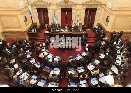 Buenos Aires, Argentinien. September 2023 28. Nach einer ausführlichen Debatte verabschiedete der Senat der Nation am 28. September 2023 in Buenos Aires (Argentinien) die Reform des Einkommensteuergesetzes. Das Gesetz wurde vom derzeitigen Wirtschaftsminister und Präsidentschaftskandidat für Unión por la Patria, Sergio Massa, übermittelt (Foto: Esteban Osorio/SIPA USA). Quelle: SIPA USA/Alamy Live News Stockfoto