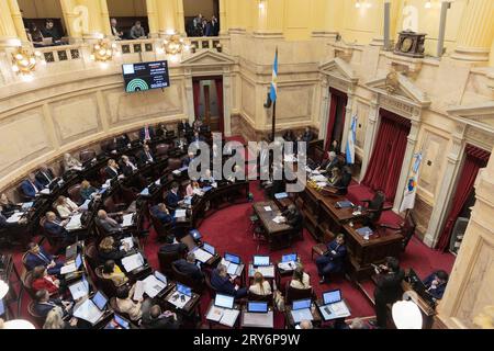 Buenos Aires, Argentinien. September 2023 28. Nach einer ausführlichen Debatte verabschiedete der Senat der Nation am 28. September 2023 in Buenos Aires (Argentinien) die Reform des Einkommensteuergesetzes. Das Gesetz wurde vom derzeitigen Wirtschaftsminister und Präsidentschaftskandidat für Unión por la Patria, Sergio Massa, übermittelt (Foto: Esteban Osorio/SIPA USA). Quelle: SIPA USA/Alamy Live News Stockfoto