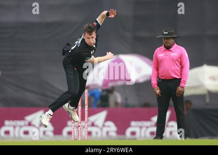 der neuseeländische Pace Bowler Adam Milne während des dritten ODI-Spiels von Bangladesch und Neuseeland im Sher-e-Bangla National Cricket Stadium Stockfoto