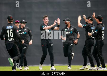 Der neuseeländische Pace Bowler Adam Milne feiert Tawhid Hridoy Wicket während des dritten ODI-Spiels von Bangladesch und Neuseeland in der Sher-e Stockfoto