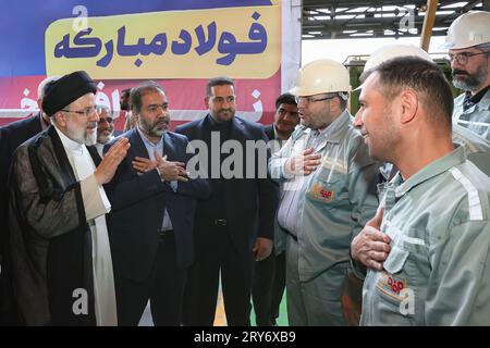 Isfahan, Iran. September 2023 29. Iranischer Präsident EBRAHIM RAISI besucht die Mobarakeh Steel Company (Foolad Mobarakeh). Die erste Einheit des 914-Megawatt-Kombikraftwerks von Isfahan Mobarakeh Steel mit einer Leistung von 307 Megawatt wurde in Anwesenheit des Präsidenten offiziell in Betrieb genommen. (Bild: © iranischer Ratsvorsitz über ZUMA Press Wire) NUR REDAKTIONELLE VERWENDUNG! Nicht für kommerzielle ZWECKE! Stockfoto