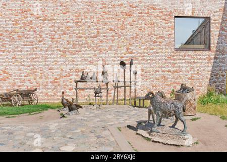 Kazan, Russland - 15. Juni 2023: Skulpturale Komposition Animal Farm. Genre-Skulptur. Alte tatarische Siedlung. Stockfoto