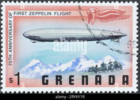 Annullierte Briefmarke gedruckt von Grenada, die den 75. Jahrestag des ersten Zeppelin-Fluges um 1977 feiert. Stockfoto