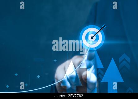 Geschäftswachstum, Planung und Strategiekonzept. Entwicklungs- und Wachstumskonzept. Geschäftsmann plant Wachstum und Steigerung positiver Indikatoren. Stockfoto