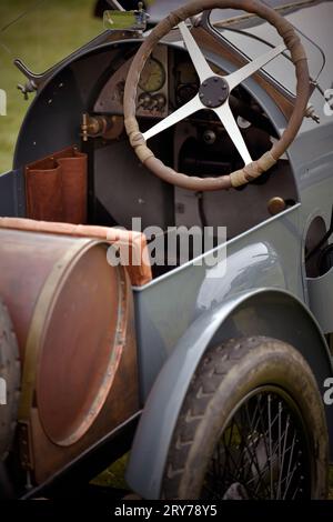 Cockpit des alten Sportwagens bugatti Typ 13 brescia Stockfoto