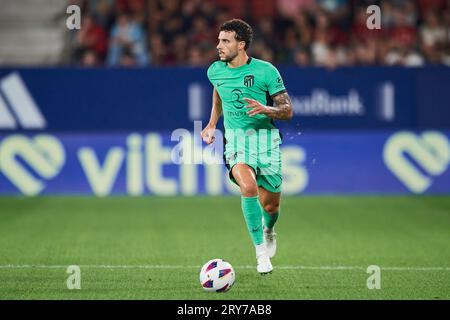 Mario Hermoso von Atletico de Madrid während des La Liga EA Sports Match zwischen CA Osasuna und Atletico de Madrid spielte im El Sadar Stadion am September Stockfoto