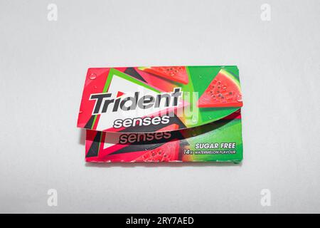 Trident Senses, zuckerfrei, Kaugummi mit Wassermelonengeschmack isoliert auf weißem Hintergrund Stockfoto