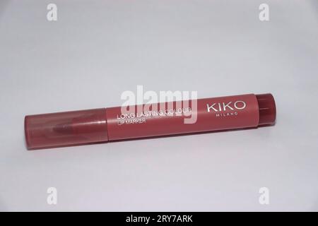 Long-lasting Colour Lip Marker von Kiko Milano, einer italienischen Kosmetikmarke, isoliert auf weißem Hintergrund Stockfoto