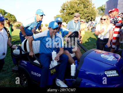 Rory McIlroy aus dem europäischen Team nach dem Sieg in seinem Vierbälle-Spiel mit Matt Fitzpatrick am ersten Tag des 44. Ryder Cup im Marco Simone Golf and Country Club, Rom, Italien. Bilddatum: Freitag, 29. September 2023. Stockfoto