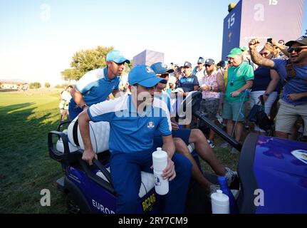 Rory McIlroy aus dem europäischen Team nach dem Sieg in seinem Vierbälle-Spiel mit Matt Fitzpatrick am ersten Tag des 44. Ryder Cup im Marco Simone Golf and Country Club, Rom, Italien. Bilddatum: Freitag, 29. September 2023. Stockfoto