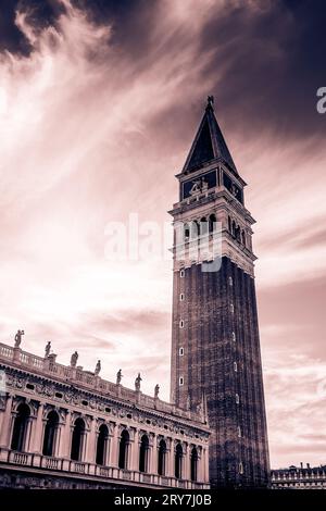 Venedig Italien in Monochrom: Traumhafte Stadtlandschaft ein unvergesslicher Ort für die Flitterwochen Stockfoto