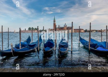 Atemberaubendes Venedig Canal Grande Print: Gondeln Und Abendlicht Stockfoto