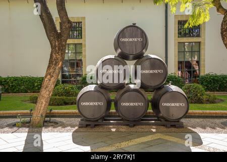 Besucherzentrum Osborne Bodegas, El Puerto de Santa Maria, Provinz Cadiz, Andalusien, Spanien. Stockfoto