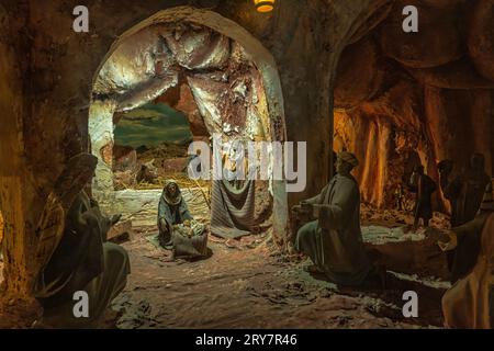 Die künstlerische Krippe mit arabischer Landschaft im Klosterheiligtum San Matteo Apostolo. San Marco in Lamis, Provinz Foggia, Apulien, Stockfoto