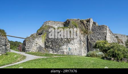 Feudales Château de Moha aus dem 11. Jahrhundert, mittelalterliche Burgruine im Dorf Moha, Wanze, Provinz Lüttich, Wallonien, Belgien Stockfoto