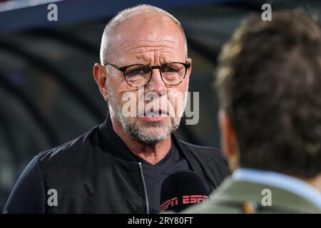 Oss, Niederlande. September 2023 29. OSS, NIEDERLANDE - SEPTEMBER 29: Cheftrainer Fred Grim vom FC Emmen während des Vorgesprächs während des niederländischen Keukenkampioendivisie-Spiels zwischen TOP Oss und FC Emmen am 29. SEPTEMBER 2023 im Frans Heesen Stadion in Oss, Niederlande. (Foto: Jeroen Meuwsen/Orange Pictures) Credit: Orange Pics BV/Alamy Live News Stockfoto