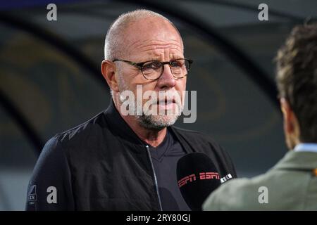 Oss, Niederlande. September 2023 29. OSS, NIEDERLANDE - SEPTEMBER 29: Cheftrainer Fred Grim vom FC Emmen während des Vorgesprächs während des niederländischen Keukenkampioendivisie-Spiels zwischen TOP Oss und FC Emmen am 29. SEPTEMBER 2023 im Frans Heesen Stadion in Oss, Niederlande. (Foto: Jeroen Meuwsen/Orange Pictures) Credit: Orange Pics BV/Alamy Live News Stockfoto