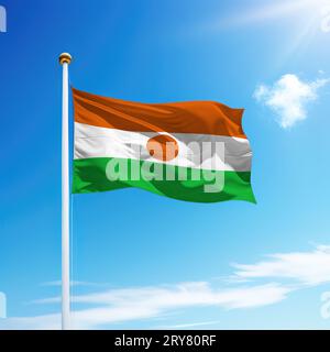 Winkende Flagge von Niger auf Fahnenmast mit Himmelshintergrund. Vorlage für Unabhängigkeitstag Stockfoto