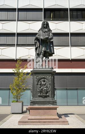 Leibnizdenkmal, Innenhof, Universität Leipzig, Augustplatz, Leipzig, Sachsen, Deutschland Stockfoto