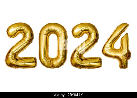 Neujahrsfeier 2024. Goldene Zinnfolienballons, 2024 Nummern isolierter weißer Hintergrund. Stockfoto