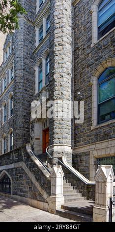 Die Fortune Academy, 630 Riverside Drive, ist ein gotisches schlossähnliches Haus für ehemalige Gefangene, das aus einem Mädcheninternat umgebaut wurde. Stockfoto