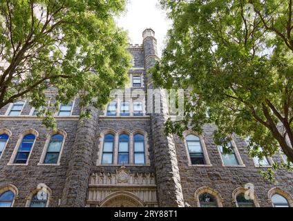 Die Fortune Academy, 630 Riverside Drive, ist ein gotisches schlossähnliches Haus für ehemalige Gefangene, das aus einem Mädcheninternat umgebaut wurde. Stockfoto