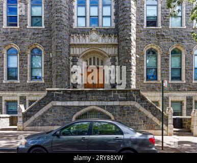 Die Fortune Academy, 630 Riverside Drive, ist ein gotisches schlossähnliches Haus für ehemalige Gefangene, das aus einem Mädcheninternat umgebaut wurde. Stockfoto