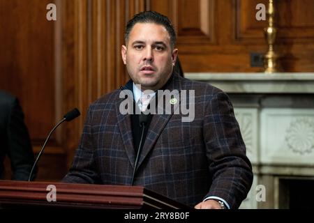 Washington, Usa. September 2023 29. US-Repräsentant Anthony D'Esposito (R-NY) spricht auf einer Pressekonferenz im US-Kapitol. Quelle: SOPA Images Limited/Alamy Live News Stockfoto