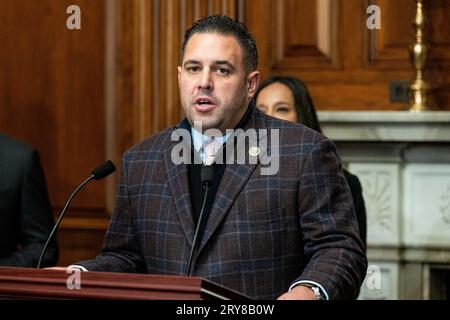 Washington, Usa. September 2023 29. US-Repräsentant Anthony D'Esposito (R-NY) spricht auf einer Pressekonferenz im US-Kapitol. Quelle: SOPA Images Limited/Alamy Live News Stockfoto