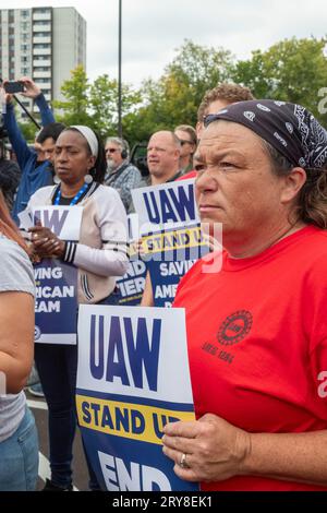 Detroit, Michigan, USA. September 2023 29. Mitglieder der United Auto Workers versammeln sich im Solidarity House der gewerkschaft, während ihr zweiwöchiger Streik sich auf ein Ford-Werk in Chicago und eine General Motors-Fabrik in Lansing ausdehnt. Quelle: Jim West/Alamy Live News Stockfoto