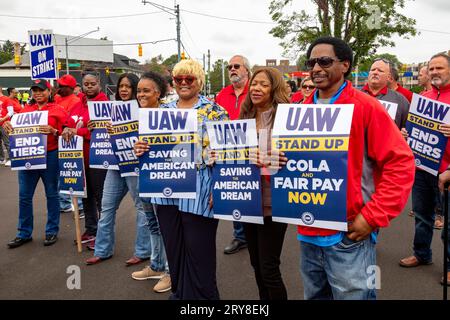 Detroit, Michigan, USA. September 2023 29. Mitglieder der United Auto Workers versammeln sich im Solidarity House der gewerkschaft, während ihr zweiwöchiger Streik sich auf ein Ford-Werk in Chicago und eine General Motors-Fabrik in Lansing ausdehnt. Quelle: Jim West/Alamy Live News Stockfoto