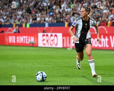 BOCHUM - Klara Buhl aus Deutschland während des UEFA Nations League-Frauenspiels zwischen Deutschland und Island im Vonovia Ruhr-Stadion am 26. September 2023 in Bochum. ANP | Hollandse Hoogte | GERRIT VAN COLOGNE Stockfoto