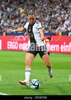 BOCHUM - Klara Buhl aus Deutschland während des UEFA Nations League-Frauenspiels zwischen Deutschland und Island im Vonovia Ruhr-Stadion am 26. September 2023 in Bochum. ANP | Hollandse Hoogte | GERRIT VAN COLOGNE Stockfoto