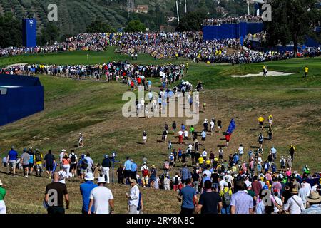 Roma, Italien. September 2023 29. Die Zuschauer besuchen die Foursome-Spiele des Ryder Cup 2023 im Marco Simone Golf and Country Club in Rom, (Italien), 29. September 2023. Quelle: Insidefoto di andrea staccioli/Alamy Live News Stockfoto