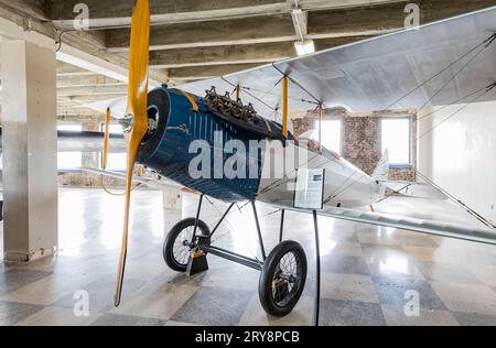 Kansas, SEP 16 2023 - Innenansicht des Luftfahrtmuseums Stockfoto