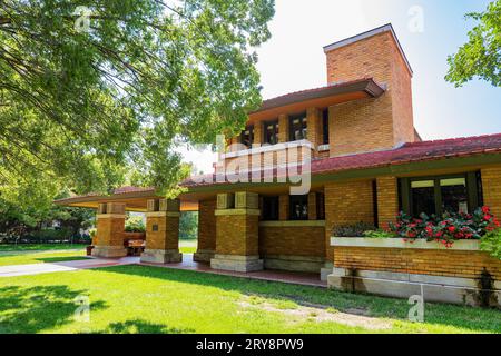 Kansas, SEP 16 2023 – Sonnenschein von außen auf das Allen House von Frank Lloyd Wright Stockfoto