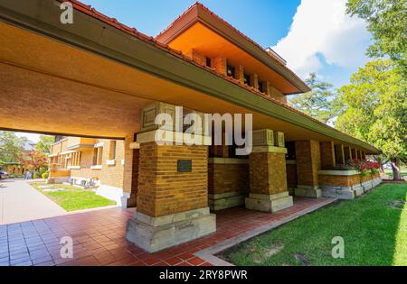 Kansas, SEP 16 2023 – Sonnenschein von außen auf das Allen House von Frank Lloyd Wright Stockfoto