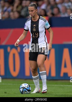 BOCHUM - Klara Buhl aus Deutschland während des UEFA Nations League-Frauenspiels zwischen Deutschland und Island im Vonovia Ruhr-Stadion am 26. September 2023 in Bochum. ANP | Hollandse Hoogte | GERRIT VAN COLOGNE Stockfoto