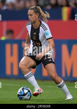 BOCHUM - Klara Buhl aus Deutschland während des UEFA Nations League-Frauenspiels zwischen Deutschland und Island im Vonovia Ruhr-Stadion am 26. September 2023 in Bochum. ANP | Hollandse Hoogte | GERRIT VAN COLOGNE Stockfoto