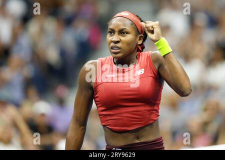 Tennisspielerin Coco Gauff USA feiert bei den US Open 2023, Arthur Ashe Stadium, USTA Billie Jean King National Tennis Center, Flushing Meadows Stockfoto