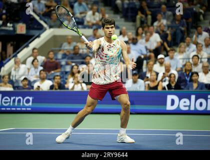 Tennisspieler Carlos Alcatraz (ESP) in Aktion bei den US Open 2023, USTA Billie Jean King National Tennis Center, Flushing Meadows, Queens, New York Stockfoto