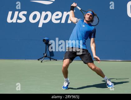 Tennisspieler Stefanos Tsitsipas (GRE) in Aktion bei den US Open 2023, USTA Billie Jean King National Tennis Center, Flushing Meadows, Queens, New Stockfoto