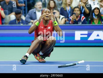 Tennisspielerin Coco Gauff USA feiert ihren Sieg bei den US Open 2023, Arthur Ashe Stadium, USTA Billie Jean King National Tennis Center, Flushing Stockfoto