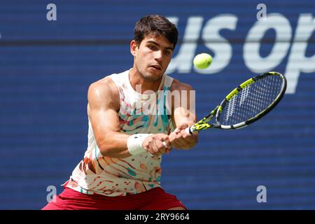 Tennisspieler Carlos Alcatraz (ESP) in Aktion bei den US Open 2023, USTA Billie Jean King National Tennis Center, Flushing Meadows, Queens, New York Stockfoto