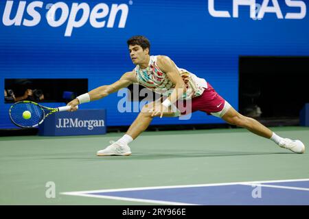 Tennisspieler Carlos Alcatraz (ESP) in Aktion bei den US Open 2023, USTA Billie Jean King National Tennis Center, Flushing Meadows, Queens, New York Stockfoto