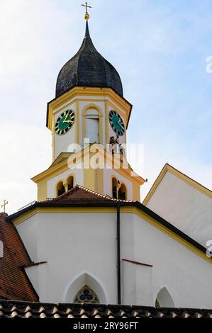 Kirchturm mit Uhren, römisch-katholische Stiftskirche St. Philipp und St. Jakob, die heutige Pfarrkirche steht unter Denkmalschutz, Bad Stockfoto