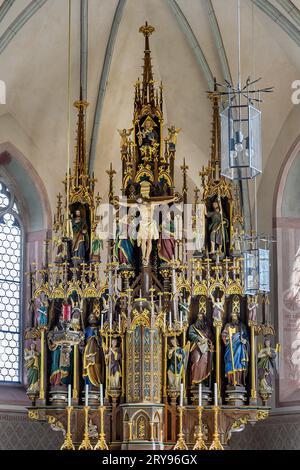 Hauptaltar mit Heiligenfiguren, römisch-katholische Stiftskirche St. Philipp und St. Jakob, die heutige Pfarrkirche, ist ein denkmalgeschütztes Gebäude, Bad Stockfoto