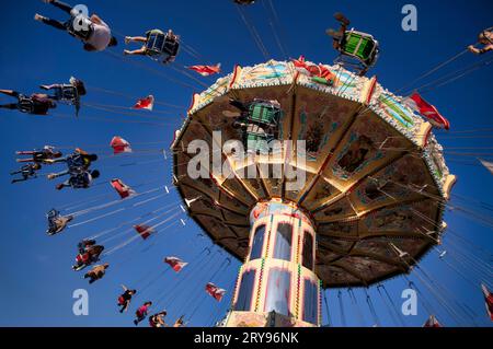 Wellenflug, Kettenkarussell, Fahrt, Cannstatter Volksfest, Wasen, Cannstatt, Stuttgart, Baden-Württemberg, Deutschland Stockfoto